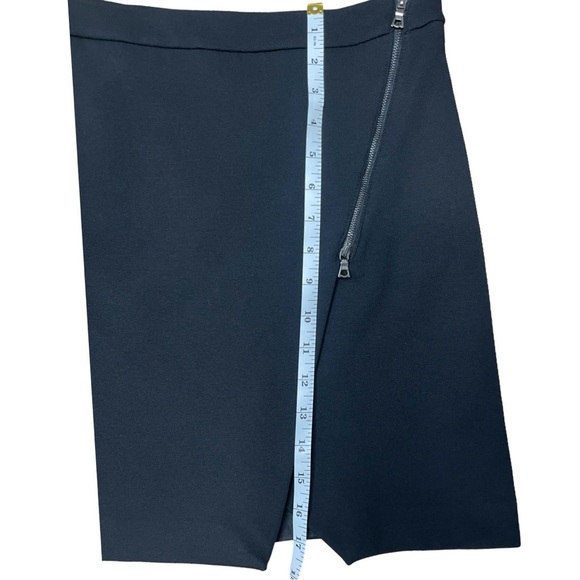 Mercer & Madison Black Asymmetrical Mini Skirt with Zipper Detail - Size 4 - Picture 7 of 9